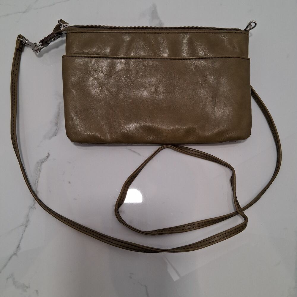 Relic Leather Cross Body 4 Pockets, Card Holder Slot Army Green Vacation Women - Picture 7 of 9